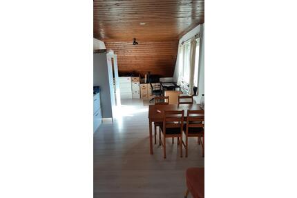 2 Zimmer DG Wohnung in Stuttgart-Stammheim