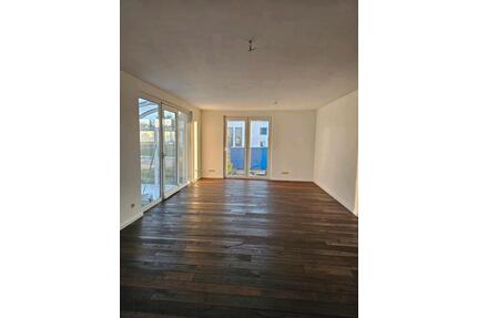 Großzügigige 92qm 2,5 Zimmer Wohnung mit Wintergarten - Wildau