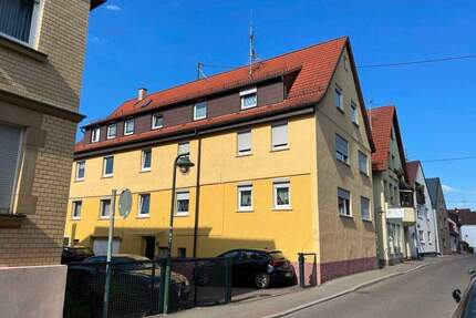 Helle, renovierte 2,5 Zimmer Dachgeschoss-Wohnung (66 m²) in zentraler Lage Fellbach