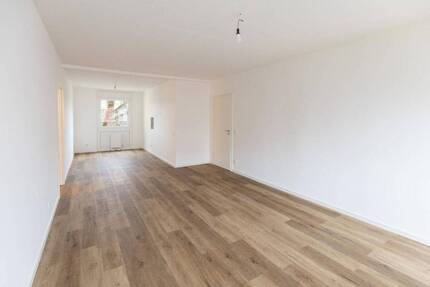 Erstbezug nach Sanierung 3 Zimmer Wohnung mit Balkon - Nürnberg Röthenbach b Schweinau