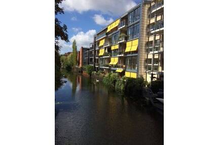 lichtdurchflutete 3 Zimmer Wohnung Balkon Fahrstuhl Fußbodenheizung Tiefgaragenstellplatz Wasserblick teilmöbliert ab 01.08.2026 frei - Hamburg Uhlenhorst
