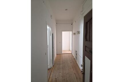 2 Zimmer Wohnung in Kiezlage Frisch Renoviert - Berlin Neukölln