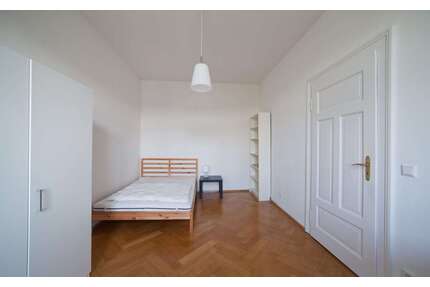 WG-Zimmer in München 975,00 € 17 m²