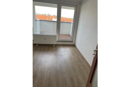 Helle 2,5 Zimmer Wohnung mit Balkon - Essen Stadtbezirk V