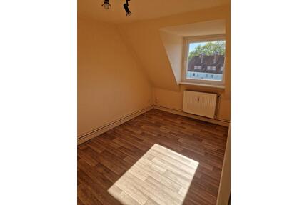 Zweizimmer Altbauwohnung - 395,00&nbsp;EUR Kaltmiete, ca.&nbsp; 35,00&nbsp;m&sup2; in Lübeck (PLZ: 23558) Sankt Lorenz Nord