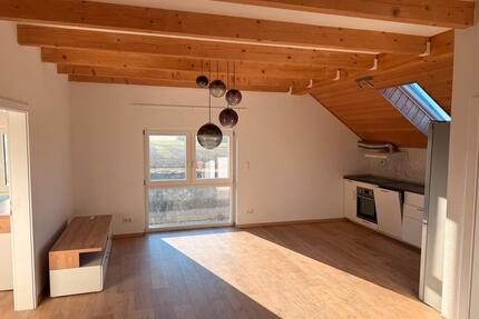 Gemütliche 3 Zimmer Wohnung mit ausgebauten Dachgeschoss - Reichelsheim (Wetterau)