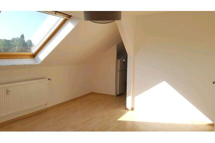 Helle 1 Zimmer Wohnung, im Dachgeschoss, in der 2 Etage. - Bremerhaven Leherheide