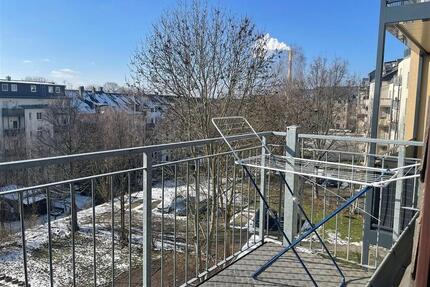 Vollmöblierte und gemütliche DG 3-Zimmer mit Balkon, Laminat und Wanne! - Chemnitz Ebersdorf