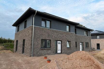 Neubau Doppelhaushälfte 134 m² 5 Zimmer Erstbuzug - Neuenkirchen