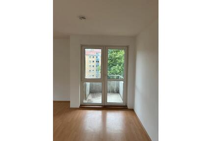 Zentral. Hell. Bezugsfertig – 3 Zimmer mit Balkon im Herzen der Stadt - Salzgitter