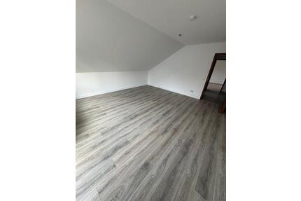 WG-Zimmer mit Balkon Köln-Porz 15 Min zum Flughafen (CGN)