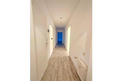 Neue 3er WG, 1 möbliertes Zimmer ab 01.04. in Königsbrunn