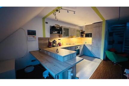 Zentral gelegene 3,5 Zimmer Dachgeschoss-Maisonettewohnung - Böblingen