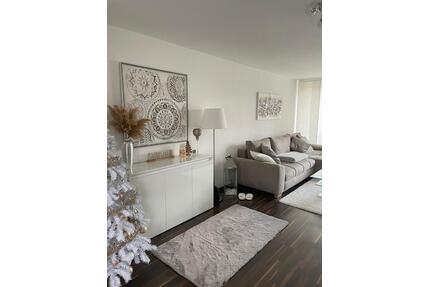 Helle 2,5 Zimmer Wohnung mit Einzelgarage ab 1.1.27 zu vermieten - Kornwestheim