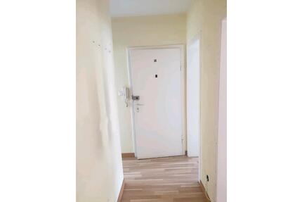 2 Zimmer Wohnung. Küche Diele Bad Balkon - Köln Kalk