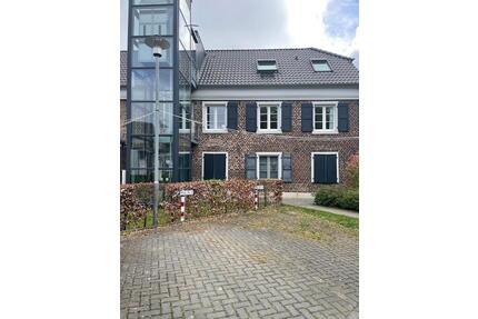 NK-Vluyn Wohnen im alten Pastorat! Barrierefreie 2 Zimmerwohnung mit Aufzug und Gartenmitbenutzung - Neukirchen-Vluyn