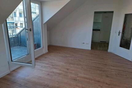 helle drei Zimmer Dachgeschosswohnung Nähe Stadtplatz - Deggendorf