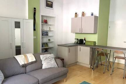 2-Zimmer Wohnung mit Einbauküche mit Balkon! - Ingolstadt