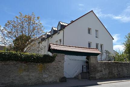 Erstbezug nach Sanierung - Helle 3‑Zimmer mit EBK, Loggia & 2 TGs - Liederbach am Taunus