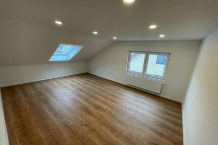 Sanierte Große 4 Zimmer Wohnung mit Parkplatz - Zentrum Aalen