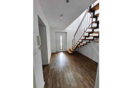 Moderne, stadtnahe, stilvolle 4-ZKB-Wohnung, Marburg-WG-geeignet