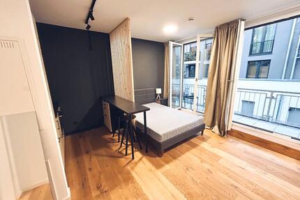 Stilvolle, voll möblierte Studio-Wohnung mit großer Loggia - Berlin Lichtenberg