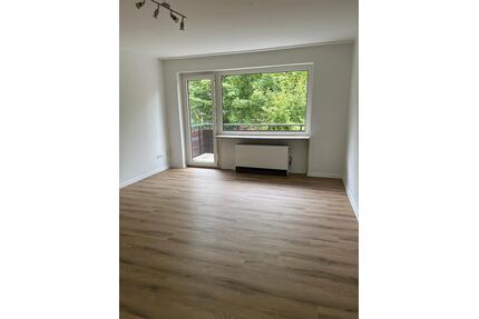 Helle 2 Zimmer Wohnung mit Balkon 60 Quadratmeter ab sofort frei - Essen Stadtbezirk VII