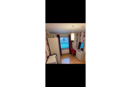1 Zimmer WG Für Frauen - 450,00&nbsp;EUR Kaltmiete, ca.&nbsp; 48,00&nbsp;m&sup2; in Hamburg (PLZ: 22525) Stellingen