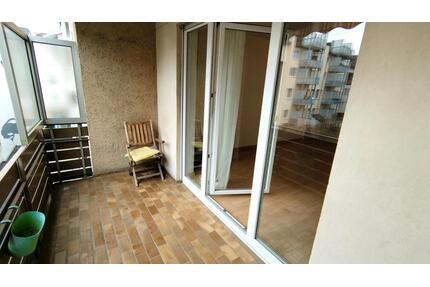 Stuttgart-Mitte: 2-ZKB mit Balkon – Unrenoviert & Befristet