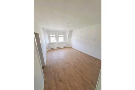 Schöne 2,5-Raum-DG-Wohnung mit Balkon - Chemnitz Ebersdorf