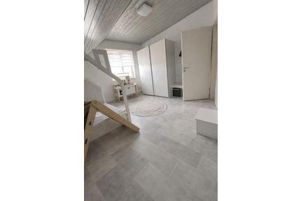 Helle 3-Zimmer Dachgeschosswohnung mit Balkon in Obrigheim