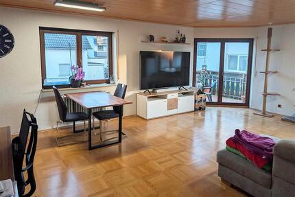 2 12-Zimmer-Wohnung + 2 Balkone, Hobbyraum + Garage in Waldbronn