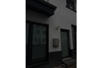 Mädels WG Zimmer - 490,00&nbsp;EUR Kaltmiete, ca.&nbsp; 90,00&nbsp;m&sup2; in Gießen (PLZ: 35390)