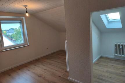 Dachgeschosswohnung 2 Zimmer mit Einbauküche in Bad Lippspringe