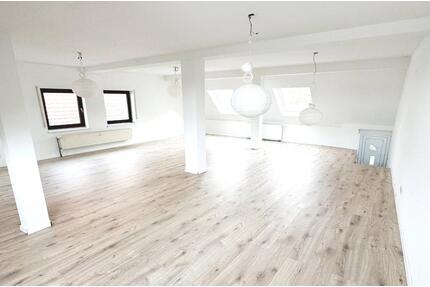 GROSSZÜGIGE, 3-ZIMMER-WOHNUNG + 2 weitere Zimmer - Ettlingen