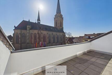 Alt-Willich: 3-Zimmer Wohnung mit 2 Balkonen über den Dächern des Marktplatzes