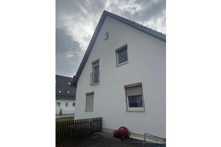 3 Zimmer Dachgeschosswohnung - 800,00&nbsp;EUR Kaltmiete, ca.&nbsp; 103,00&nbsp;m&sup2; in Rottenburg an der Laaber (PLZ: 84056)