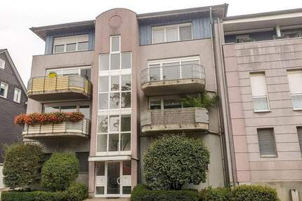 Sanierte 3-Zimmer Wohnung mit Balkon * 2. OG * Einbauküche * Tiefgaragenstellplatz möglich - Remscheid-Bergisch Born Lennep