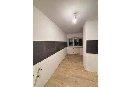 6 Zimmer Wohnung renoviert in Düren: 7 min. bis Kaiserplatz!