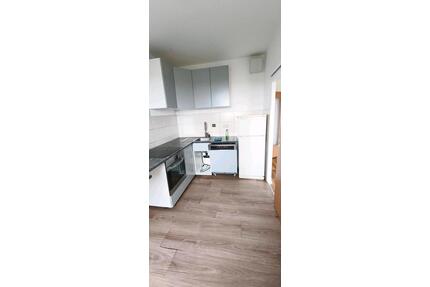 2 Zimmer in 3-Zimmer-Wohnung auf Zeit ohne Anmeldung - Berlin Spandau