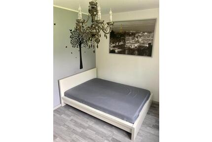 Frauen/Mödels WG hat ab sofort Zimmer frei - Düsseldorf