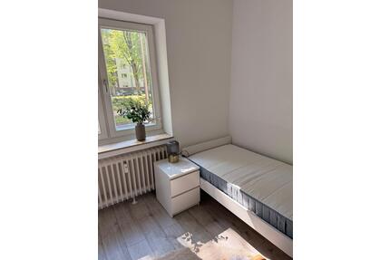 Erstbezug | Möbliertes WG-Zimmer in kernsanierter Wohnung – Düsseldorf Mörsenbroich