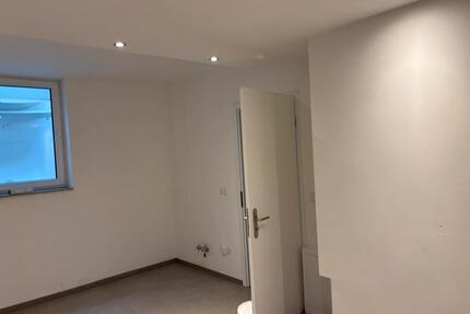 2-Zimmer Apartment mit Wohnküche( Souterrain ) - Köln Kalk