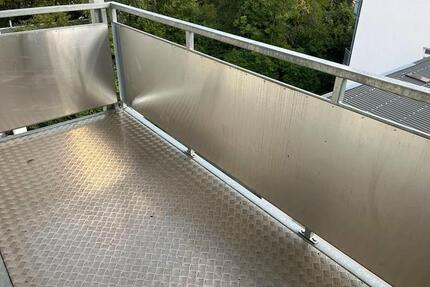 Zweitbezug nach Sanierung! 4-Zimmer mit Wanne, Balkon und Laminat in zentraler Lage! - Chemnitz Bernsdorf