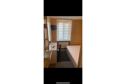 Möbliertes Zimmer mit eigenem Bad zu vermieten - Hennigsdorf