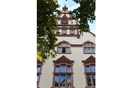 Exklusive 3 Zimmer Dachgeschosswohnung im Alten Gericht in Wiesbaden