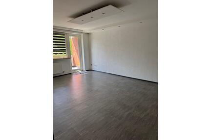 Gepflegte 4 Zimmer Wohnung, 3. OG, ruhige Lage, Balkon, Küche - Achim