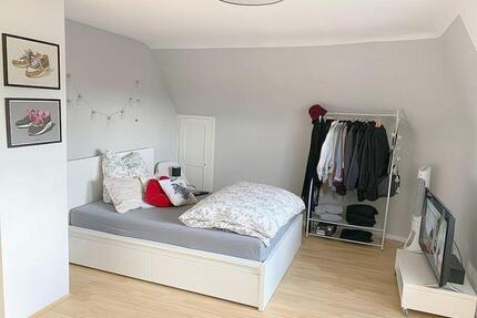 Gepflegte 2 Zi - mit Küchenzeile und Autostellplatz in Hamburg - Winterhude