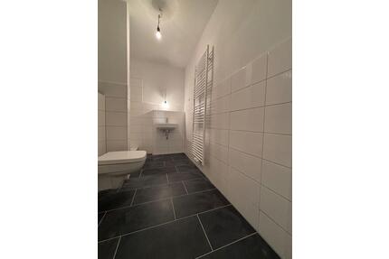 Familienwohnung: 4-Zimmer Wohnung mit brandneuem Badezimmer (WBS) - Dortmund Huckarde