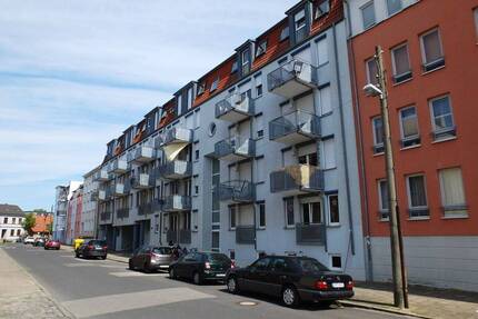 Helles WG-Zimmer mit Einbauküche, auch mit Balkon. - Greifswald Südliche Mühlenvorstadt